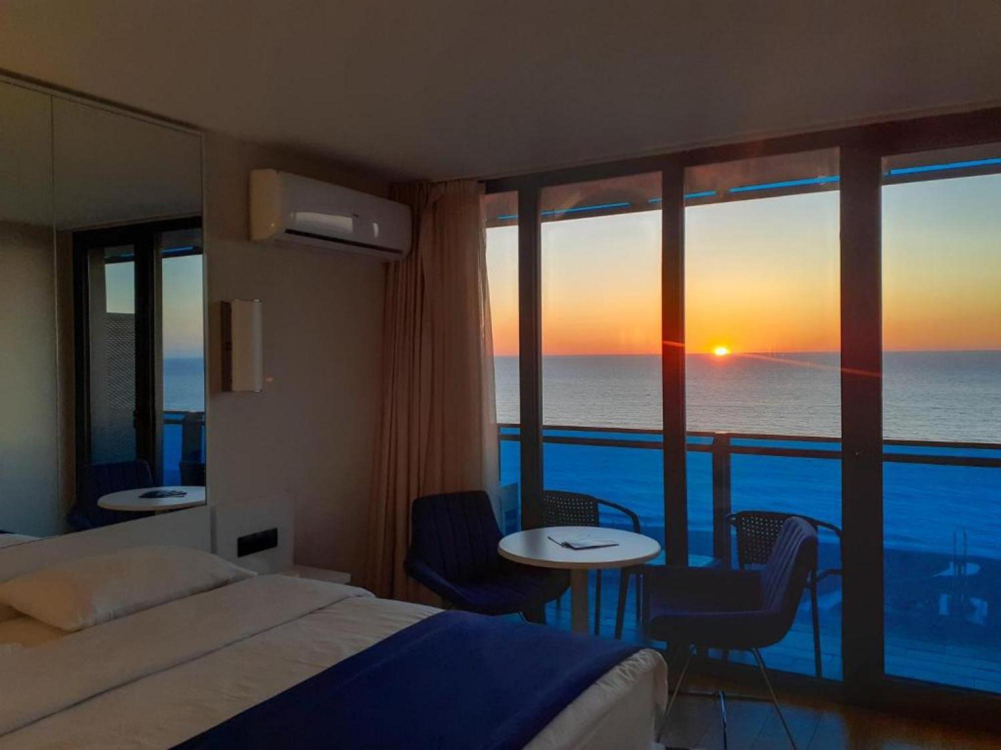 Delux Sea View Aparthotel In Orbi City Batumi Exterior photo